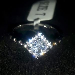 🍁 3 for 28 - Size 7 - Diamond Shaped Ring - NWT